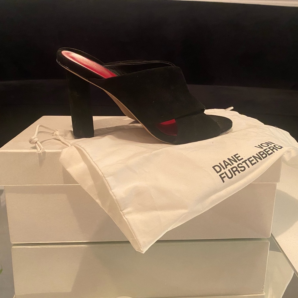 Diane Von Furstenberg black suede heels